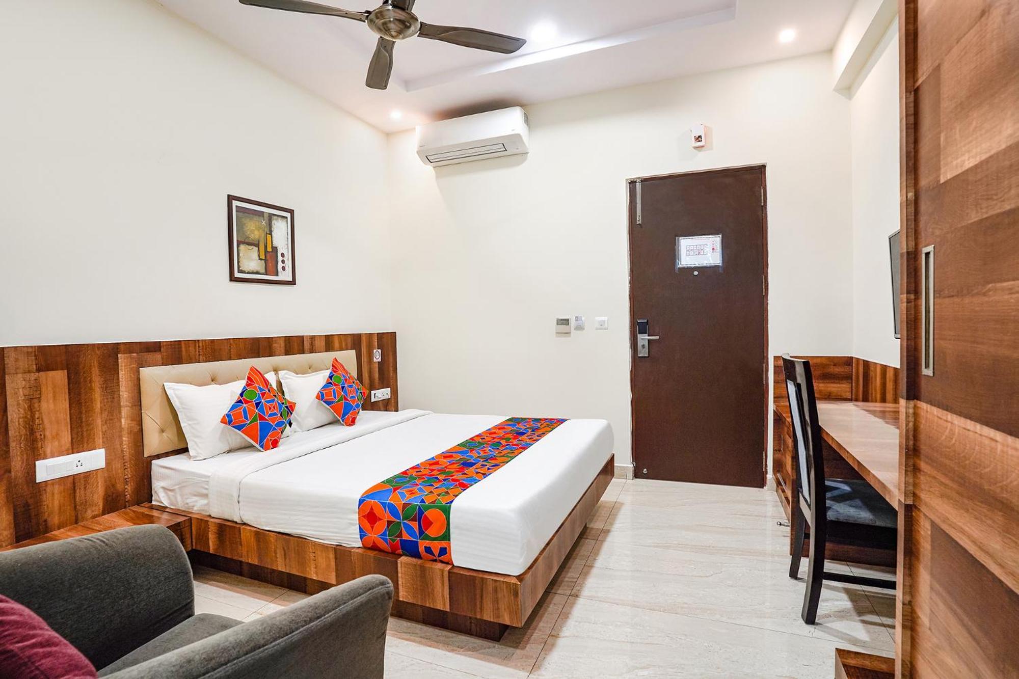 העיר בנגלור Fabhotel Wonder Stay Suite Rooms - Nr Aecs Layout Main Road מראה חיצוני תמונה