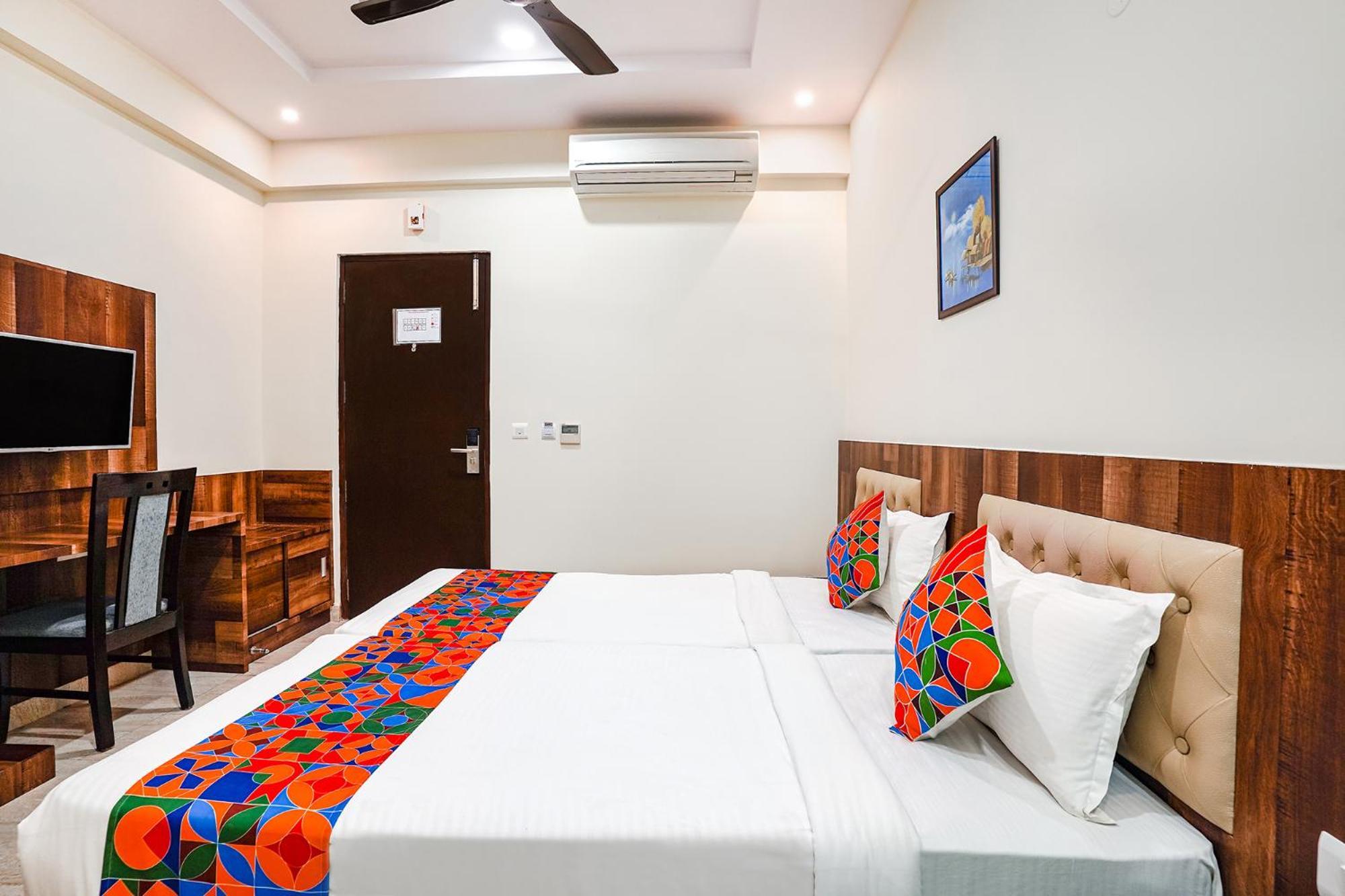 העיר בנגלור Fabhotel Wonder Stay Suite Rooms - Nr Aecs Layout Main Road מראה חיצוני תמונה