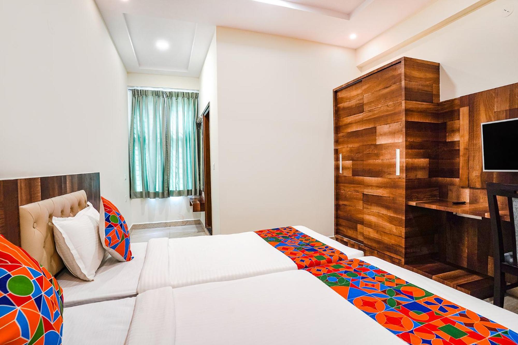 העיר בנגלור Fabhotel Wonder Stay Suite Rooms - Nr Aecs Layout Main Road מראה חיצוני תמונה