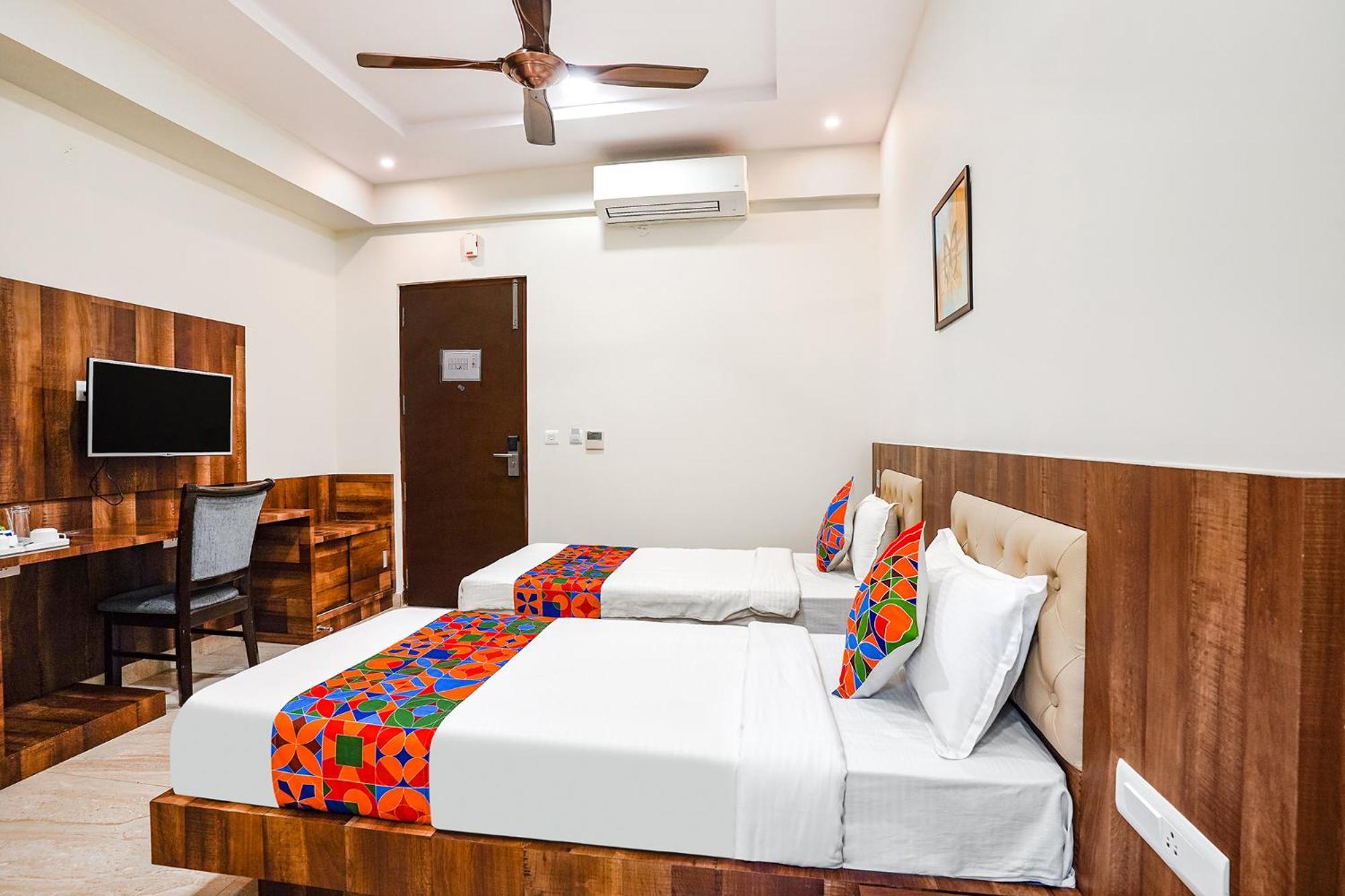 העיר בנגלור Fabhotel Wonder Stay Suite Rooms - Nr Aecs Layout Main Road מראה חיצוני תמונה