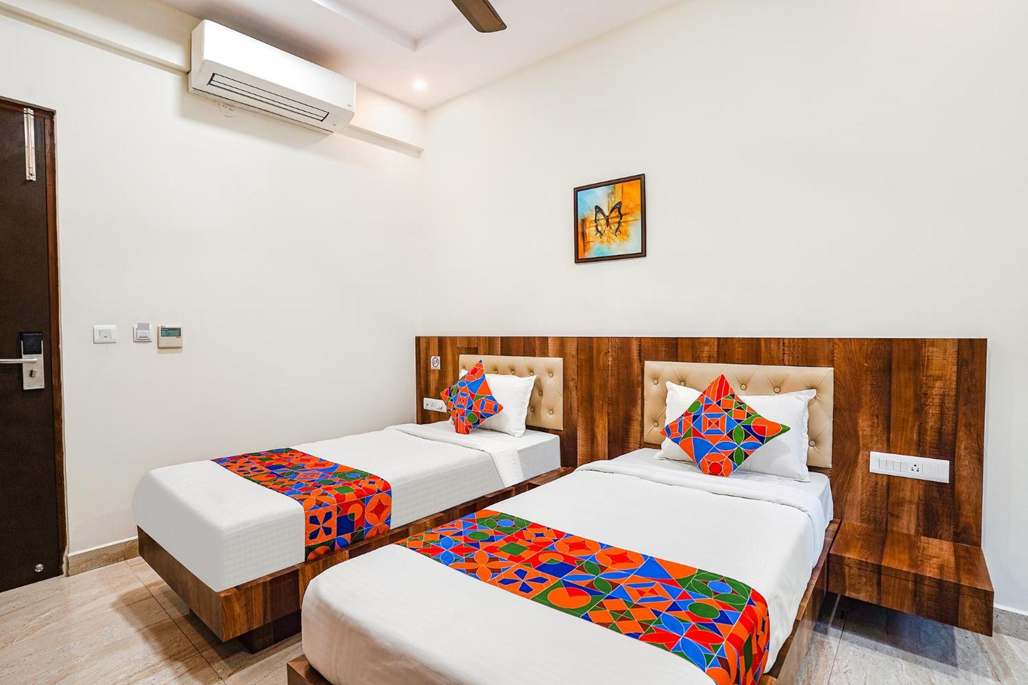 העיר בנגלור Fabhotel Wonder Stay Suite Rooms - Nr Aecs Layout Main Road מראה חיצוני תמונה