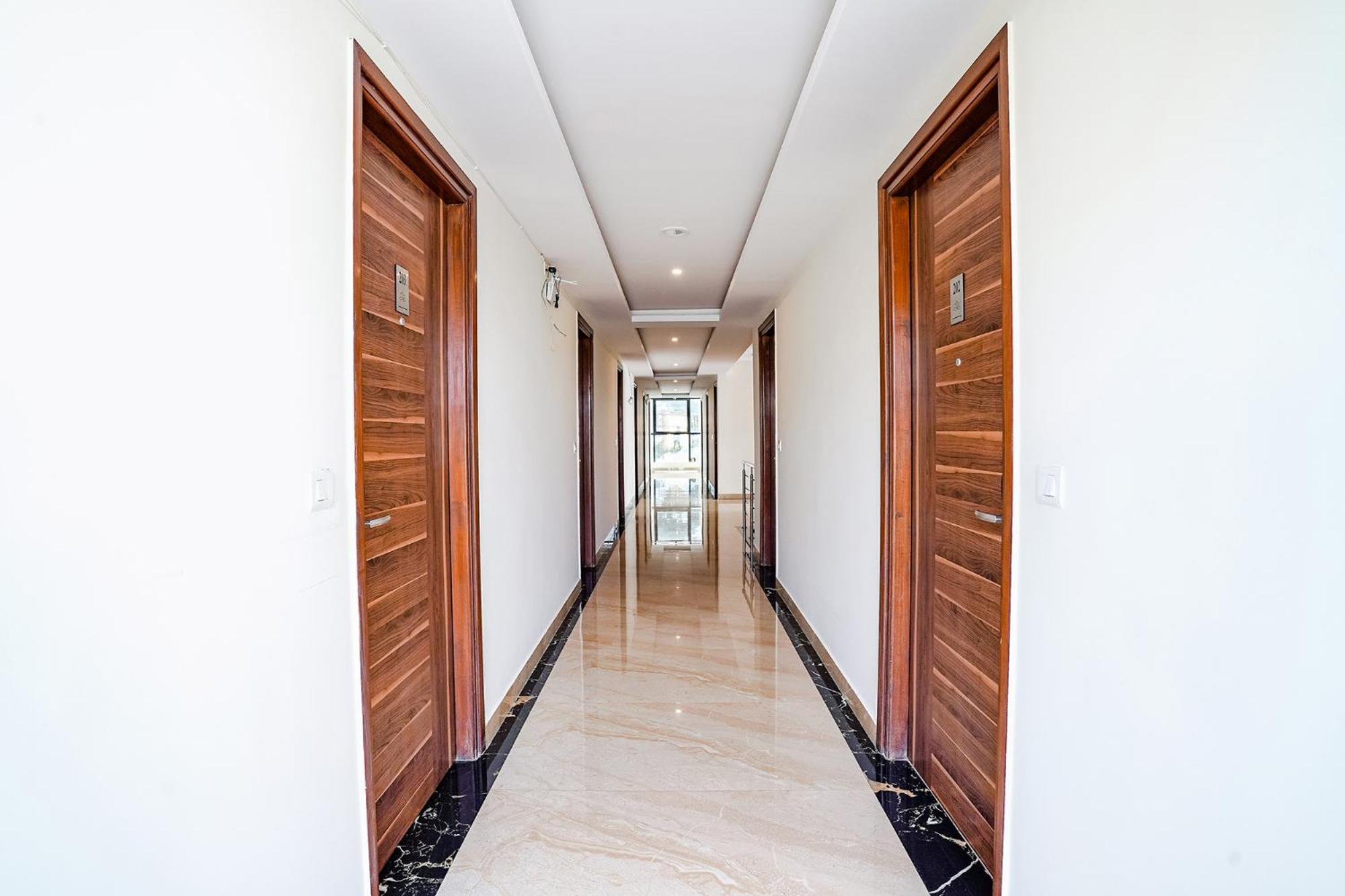 העיר בנגלור Fabhotel Wonder Stay Suite Rooms - Nr Aecs Layout Main Road מראה חיצוני תמונה