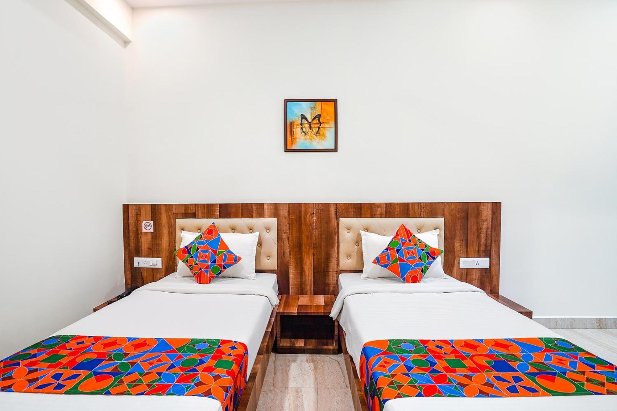 העיר בנגלור Fabhotel Wonder Stay Suite Rooms - Nr Aecs Layout Main Road מראה חיצוני תמונה