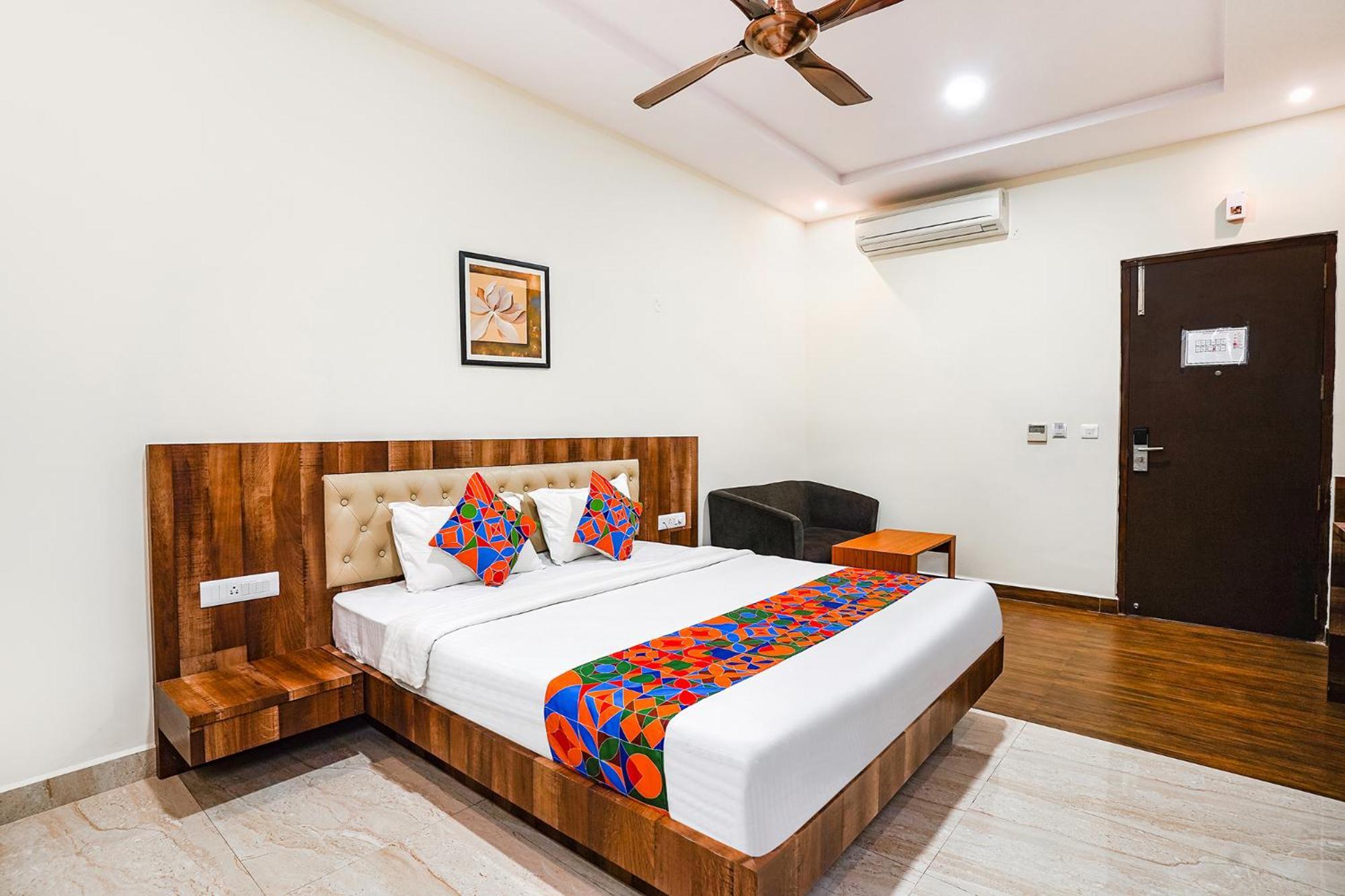 העיר בנגלור Fabhotel Wonder Stay Suite Rooms - Nr Aecs Layout Main Road מראה חיצוני תמונה